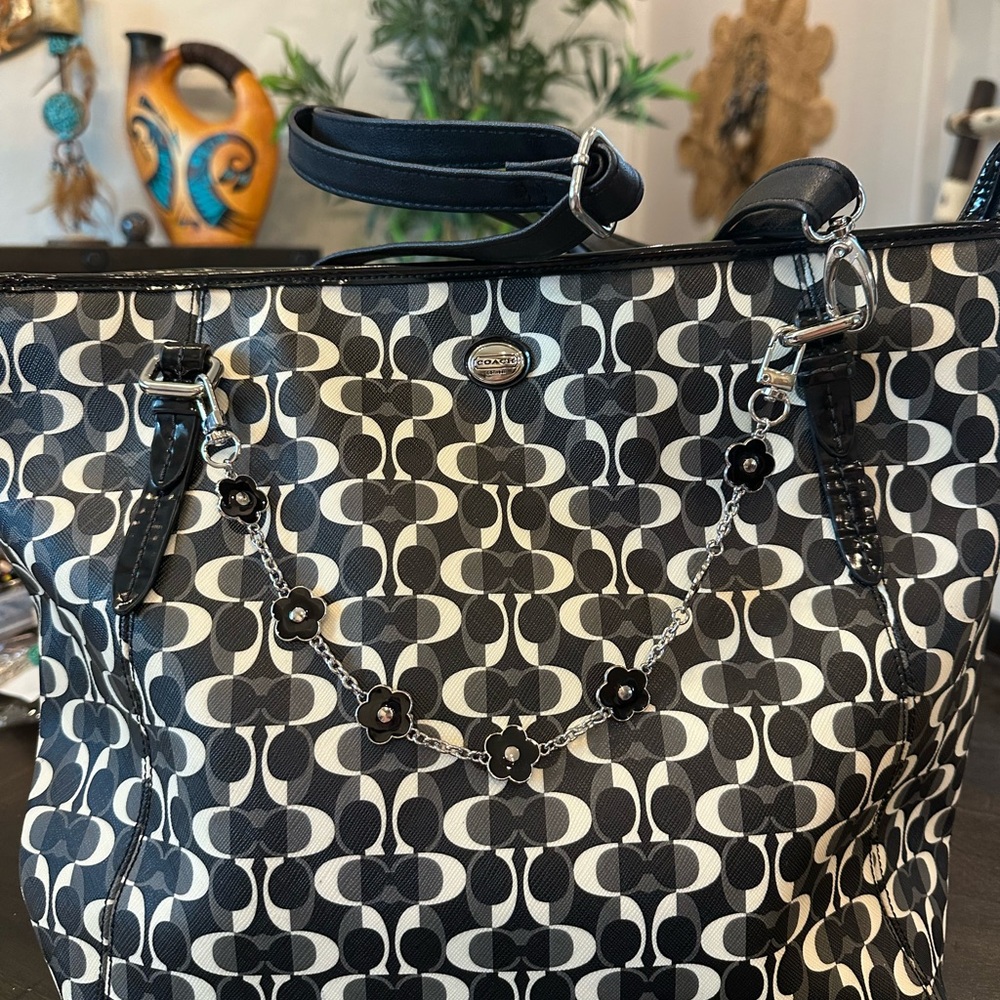 Coach Black & Cream Signature Print Tote with Wristlet - Picture 3 of 16